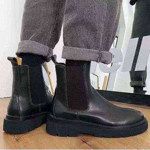 2023 botas de tornozelo de inverno para mulheres botas de plataforma grossas couro preto marca moda branco preto botas de dedo do pé redondo sapatos mulher h1115