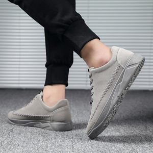 2021 Mężczyźni Buty do biegania Czarny Czerwony Szary Moda Męski Trenerzy Oddychające Sporty Sneakers Rozmiar 39-44 Wt