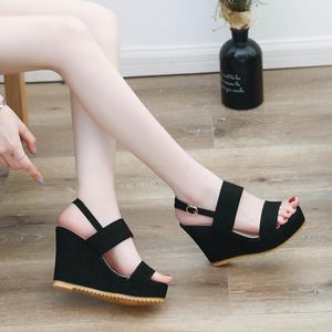 Koreanische Schwarze Sandalen großhandel-Sommer Frauen Sandalen koreanische Mode High Heels Open Toe Platform Gladiator Black Beige Keilschuhe cm