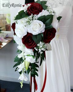 Bröllopsblommor Eillyroos Vit och Bourgogne Bridal Bouquet med grönt blad Lila rosa långt vattenfall för brud