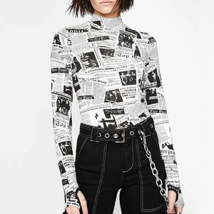 Frauen-Rollkragen-Langarm-T-Shirt in der Spaper-Druck mit Daumen Löcher Mode Womens Tops T-Stück A001 210603
