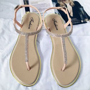 Yeni kadın Düz Sandalet Rhinestone Klip T-tipi Moda Rahat Ayakkabılar Kadın Toka Plaj Sandalet Bayanlar Tanga Ayakkabı Kadın Yaz Y0608