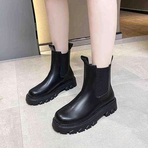 Neue Stiefeletten für Frauen Dicke Unterseite Runde Kappe Feste Lederstiefel Schwarz Allgleiches Botas Feminina Plateauschuhe Plus Größe Y1105