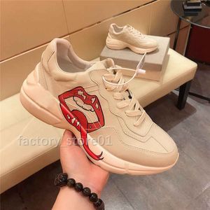 Top Quality Mens Rhyton Casual Shoes Dad Sneaker Paris Fashion Women Shoe Platform Sports Trainers Strawberry Mouse Wave Mouth Tiger Pattern Flower With Box