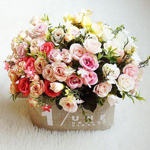 Ghirlande di fiori decorativi Bellezza Seta artificiale Rosa francese Bouquet floreale Fiori finti Organizzare tavolo Margherita Decorazioni per matrimoni Accessorio per feste