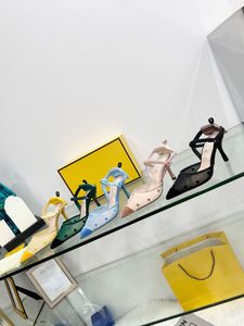Sandálias de salto alto transparente das mulheres de verão Versátil, confortável e sexy, embalagem completa, tamanhos 35-42