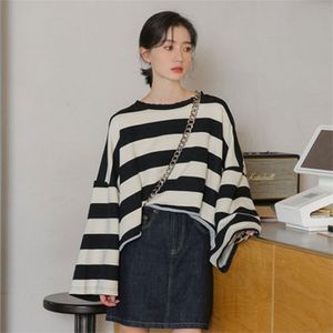 Höst Korea Mode Kvinnor Batwing Sleeve Loose O-Neck Korta Pullovers Bomull Terry Striped Casual Hoodies M555 210512