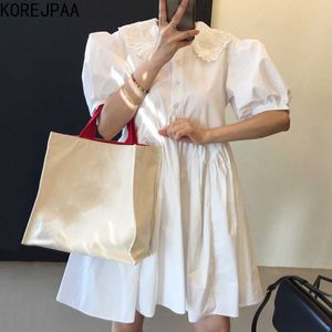 Korejpaa Kobiety Dress Summer Koreański Chic Francuski Retro Koronki Lalki Kołnierz Loose Single Row Button Bubble Sleeve Vestido 210526