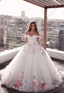 Av axel färgglada 3d blommor cinderella tema bröllopsklänning boll klänning romantisk sopa tåg