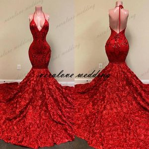 Seksowna sukienka wieczorowa Czerwona Backless Halter Głęboka V Neck Koronki Aplikacje Mermaid Prom Suknie Rose Ruffles Formalna okazja Party Nosić