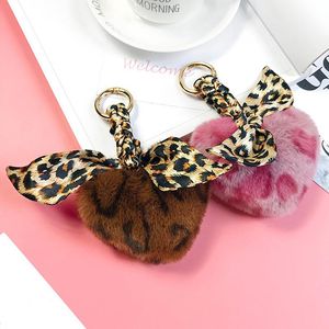 Breloki 14 cm Leopard Drukuj Pompon Brelok Puszyste Faux Fur Ball Kobiety Torebki Wisiorki Samochód Key Ring Łuku Łańcuchy Biżuteria