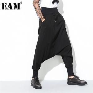 [EAM] 봄 패션 블랙 솔리드 드로우 스트링 포켓 원인 느슨한 큰 크기 여성 하이 허리 하렘 바지 RA224 211124