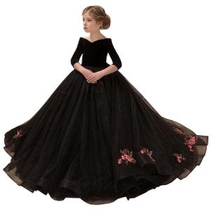 Lovely Flower Girls Dresses For Weddings Princess Jewel Long Sleeves Lace Appliques Black Sweep Train Little Kids Holy Pageant Gown 403