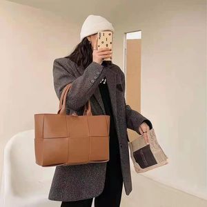 Genuine Leather Brand Knitting Shoulder Bags for Women Luxury Handbags Designer Cross Body Bag Cute Tote Bag Sac Main Satchel252a