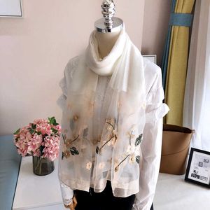 Hangzhou Kina Real Silk Wool Broderi Beads Scarf Kvinnors Sjal Prydnad Storlek: 70 * 190cm (Kemtvätt)