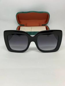 0083S Schwarze übergroße quadratische Sonnenbrille mit grauen Gläsern, Design-Sonnenbrille mit UV-Schutz. 0083 55 mm quadratische Damen-Sonnenbrille, hergestellt in Italien – wird mit Originalverpackung geliefert