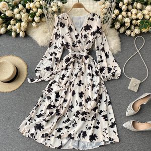 Spring Autumn Lady Elegant V-neck Puff Sleeve Floral Print Dress Casual Sash Tie Up Long Beach 210423