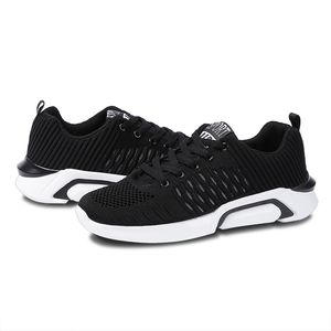 Yüksek Kalite 2021 Yeni Varış Erkek Bayan Spor Koşu Ayakkabıları Moda Siyah Beyaz Nefes Koşucular Açık Sneakers Boyutu 39-44 WY10-1703