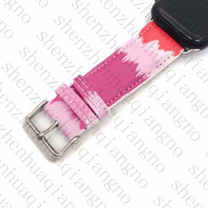 Lüks Tasarımcı Watchbands İzle Kayış 42mm 38mm 40mm 44mm IWatch 2 3 4 5 7 SE Bantları Deri Bilezik Moda Çizgili Kordonlu Saati 41mm 45mm