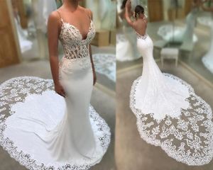 Sexy Spaghettiträger Meerjungfrau Hochzeitskleid Strand rückenfrei Kapelle Zug Spitze Applikation Brautkleider Vintage Garten Sommer Custom 2022