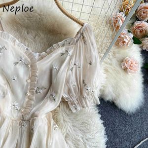 Neploe Gentle Sweet Style Women's Summer Robe Retro Embroidery Square Collar Vestido Mujer Edible Tree Fungus Puff Sleeve Dress Y0823