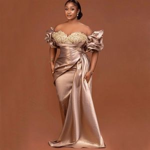 Abiti da sera plissettati a sirena color champagne Plus Size Off The Shoulder Neck Abiti da ballo con applicazioni in pizzo Abito formale in taffetà lungo fino al pavimento