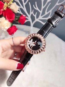 Moda Marka Zegarki Kobiety Lady Girl Kryształ Kwiat Styl Skórzany Pasek Kwarcowy Wrist Watch Cha28