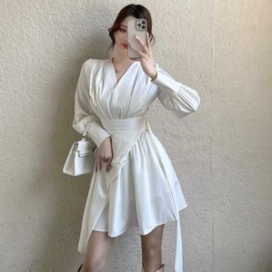 Primavera verão moda temperamento mulheres manga comprida v-pescoço irregular vestido 210531