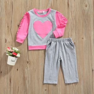 Klädsuppsättningar Y Kids Girls Casual Outfits Baby Heart Pattern Ruffle Långärmad Pullover Toppar Byxor Trackuist Höst Clolthes Set