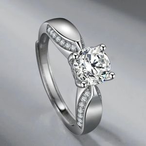 Japan und Südkorea Neuer Mozanstone S925 Silber platinierter Ring Heiratsantragsring mit vier Zinken und Mikro-Intarsiendiamanten