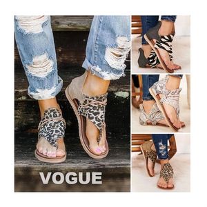 2021 Kvinnor designer sandaler platt tofflor klassisk leopard stil flip flops sommar strand djur färger flicka glider sandal storlek 35-43 w14