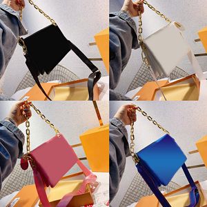 Wholesale female messenger shoulder bag designer leather white 90s personalized high-quality fashion chain strap diagonal bag