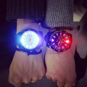 Kol saatleri led flaş ışıltılı saat kişilik trendleri öğrenciler severler jelli kadın erkekler renk ışığı kol saati çift için serin hediyeler