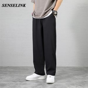 Homens de alta qualidade gelo calças de seda verão solta frouxo fresco respirável calças harem coreano cor sólida padrão de gelo calças de seda homens 210930
