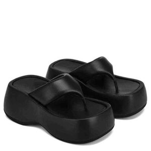 Kapcie Klinki Obcasy Clip Palec Flip Flops Kobiety Czarny Biały PU Skórzana Platforma Kobieta Summer Casual Beach Sandals 220304