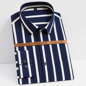Mäns Mode Långärmad Silky Tyg Striped Shirts Single Patch Pocket Work Casual Standard-Fit Easy Care Classic Dress Shirt P0812