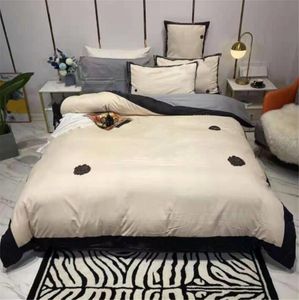 Kral tasarımcı yatak seti adet leopar baskılı ipek nevresim lüks kraliçe çarşaf yastık kılıfı ile hızlı gemi
