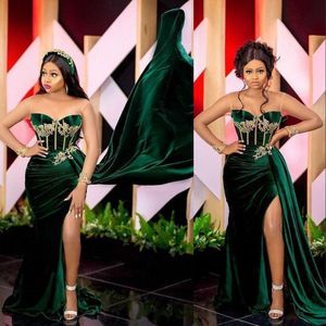 2022 Sexy Arabic Emerald Green Velvet Mermaid Prom Dresses Plus Size Gold Lace Appliques Long Sleeves High Split Formal Evening Gowns vestido de novia