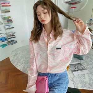 Primavera Outono Coreia Moda Mulheres Manga Longa Solta Rosa Listrado Camisas Único Bolso Casual Algodão Blusa Femme Tops V38 210512