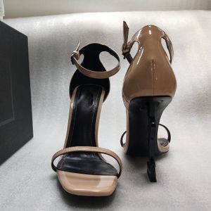最高品質の靴2021高級デザイナースタイルの革のハイヒールの女性ユニークな手紙のサンダルドレス結婚式の靴セクシーな靴セクシー10 cm xx