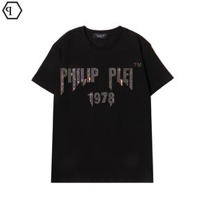 Phillip Plain Hombres diseñador PP Skull Diamond T Shirt de manga corta Dólar Marrón Bear Barra de la marca O cuello Cráneos de alta calidad Tshirt Tees Tops