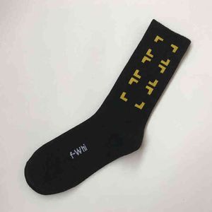 Брендовые спортивные роскошные модные хлопковые носки Offs Arrow Warning Line Straight Board Tide Sock Высококачественные длинные трубки, впитывающие пот, дышащие чулки Yrin