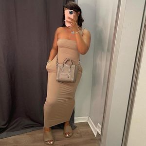 Casual Dresses Sexig Tube Top Long Maxi Klänning Med Fickor Sommar För Kvinnor 2021 Överdimensionerade Bodycon Party Clubwear