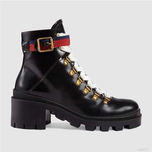 2022 Luksusowy Pszczoła Designer Kobiety Brytyjskie Buty Okrągłe Toe Martin Boot Buckle Pasek Chunky Heel Moda Haftowane kostki Sneakers US4.5-11