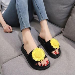 Summer Style Small Daisy Women Sandals Flip Flops Outside Wear Fresh Slippers Non slip Pantoufle Sloffen Dames