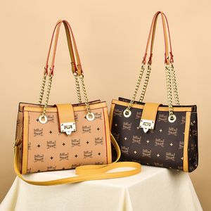 Wholesale factory ladies shoulder bags fashionable and large-capacity printed Tote bag street personality gold buckle handbag retro contrast leather backpacks