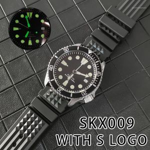 Orologi da polso SKX009 Orologio da uomo stile giapponese NH35 Movimento automatico Zaffiro Specchio verde luminoso 120 clic a ore 4 Cinturino in gomma