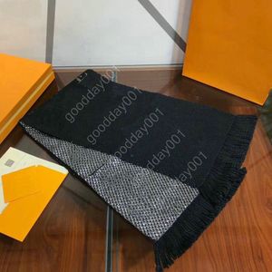 Sciarpa di seta di design Sciarpa Logomania di lusso da uomo Scialle da donna Sciarpe con lettera di moda Taglia 6 Colore Alta qualità Opzionale squisito Logomania Sciarpa lucida foulard