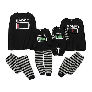 Puseky Family Pajamas Set Battery Print Nightwear Sleepwear Mommy and me clothes Daddy Look 210724