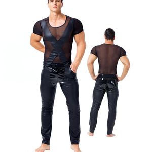 Sütyen Setleri Seksi Erkek Iç Çamaşırı Mesh Wetlook Through Tops Fetiş Erkekler Seks Kostümleri PVC Deri Çapraz Dekorasyon Kısa Kollu T-Shirt
